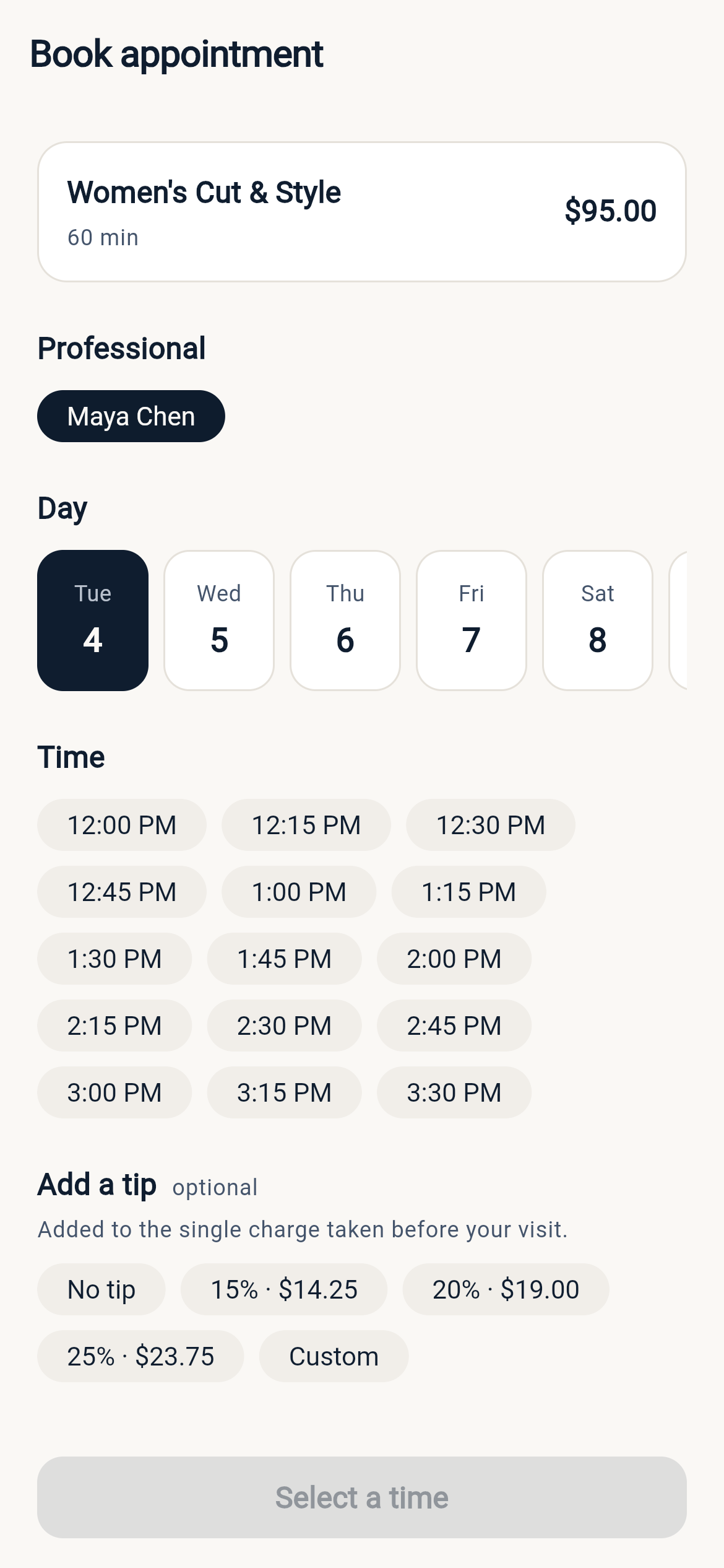 Pantalla de reserva de Zitalo con horarios disponibles y propina opcional